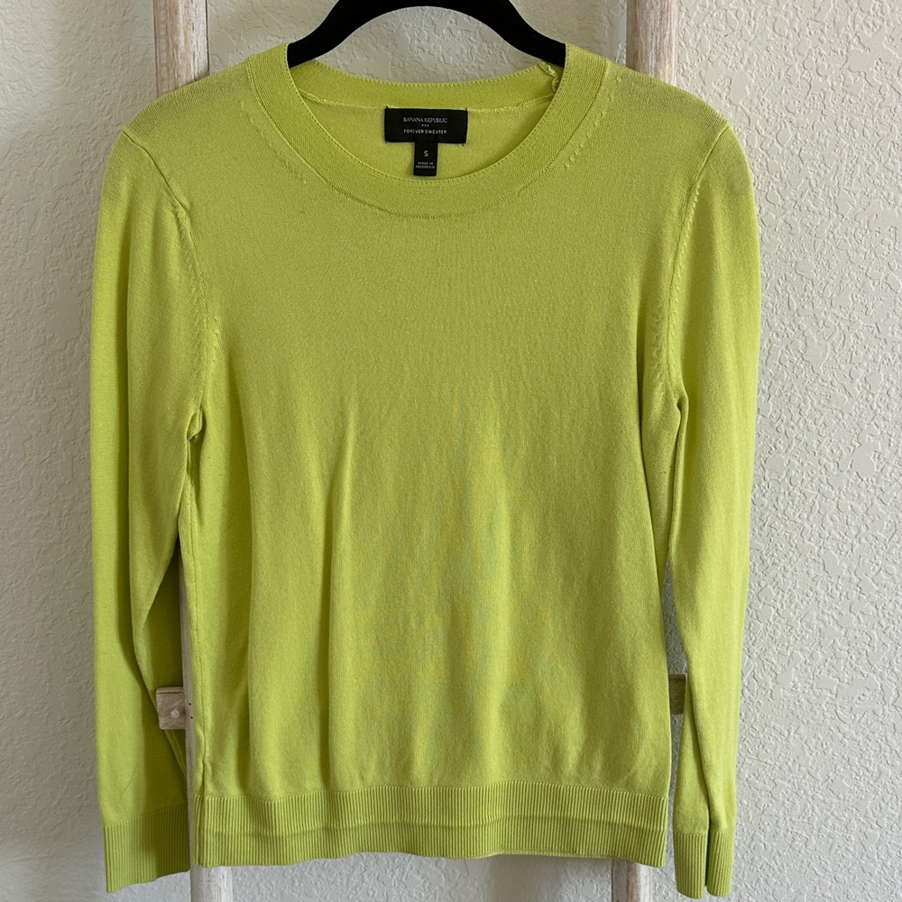 Banana Republic Women's Vibrant Green Crew Neck Sweater